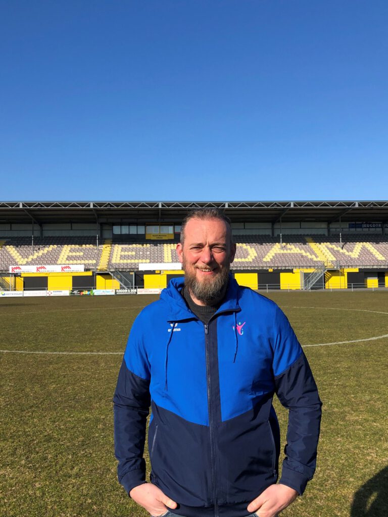 Portretfoto teamleider Mark Bakker in Henk Nienhuis Stadion