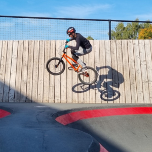 BMX rijder op pumptrack Veendam