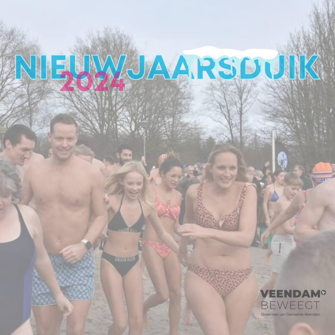 Enthousiaste deelnemers rennen het water in. Deze foto is van de neiuwjaarsduik 2023 in Veendam