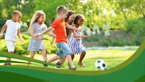 Spelende kinderen in het park