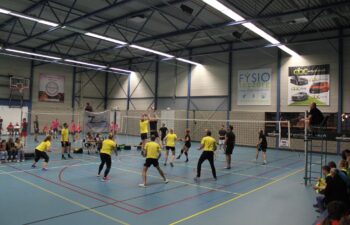 Volleyballers in de Parkstadhal